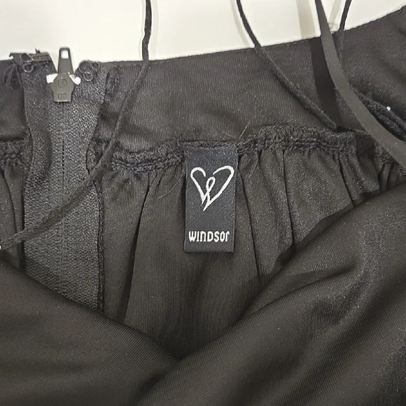 Glam Vanessa tulle Windsor Dress - Picture 12 of 14